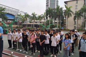 富士康实习经历（一窥富士康实习生的真实生活，感受工作与挑战并行的职场环境）