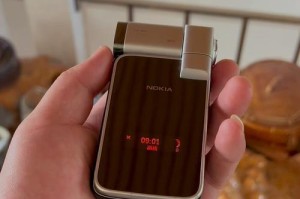 诺基亚N79（高性能摄像头、多功能系统和卓越续航，一部全能手机）