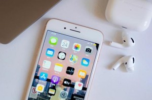 苹果4s使用iOS8的体验（老机型与新系统，一场焕然的升级之旅）