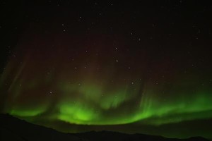 追寻北极光的壮丽之美（在寒冷的北极之夜，感受极地奇迹的绚丽光影）